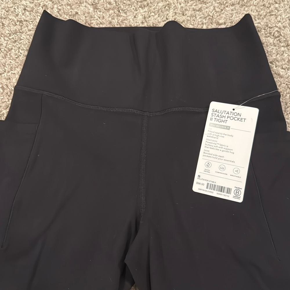Women’s Athleta NEW Salutation stash pocket II tight 
Small